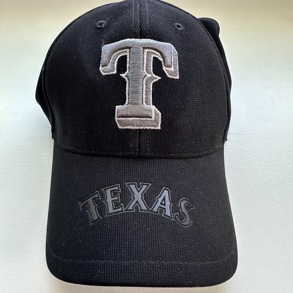 Texas Rangers ’47 Brand Adjustable Baseball Cap – Black/Gray/White